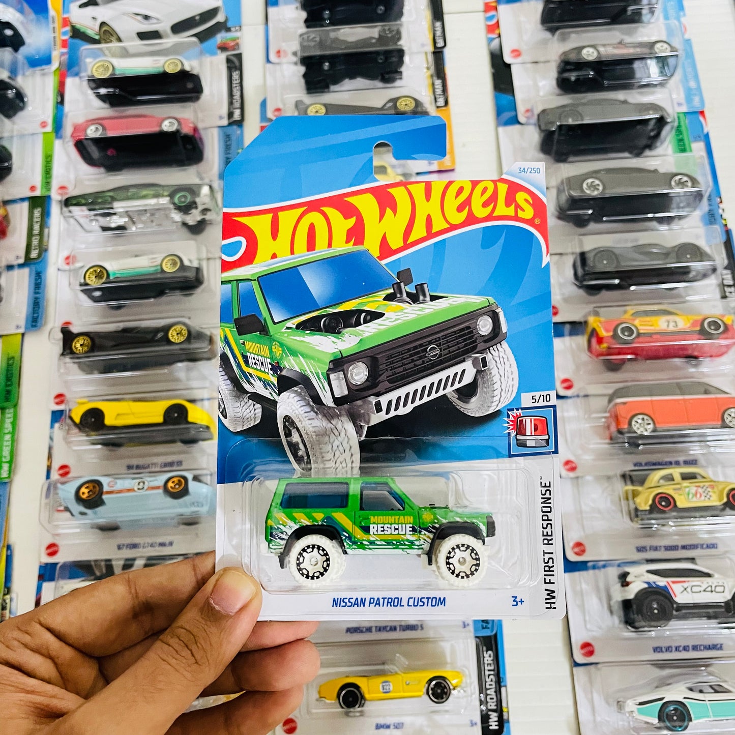 Nissan Patrol Custom, Hot wheels Mainline, Imported Card